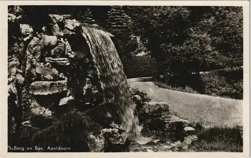 Postkaart Apeldoorn Berg en Bos, Wasserfall (Waterfall) 1951