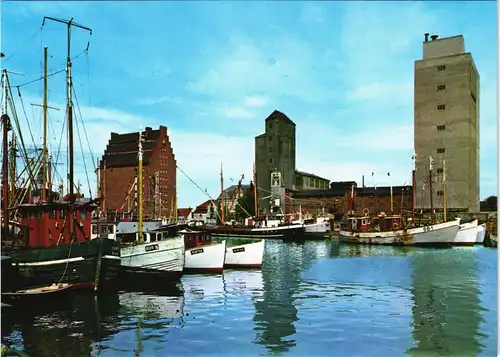 Ansichtskarte Burgstaaken (Fehmarn) Hafen mit kleiner Schiffs-Flotte 1980