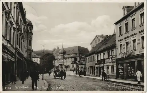 Ansichtskarte Waldheim (Sachsen) Bahnhofstraße - Geschäfte 1934