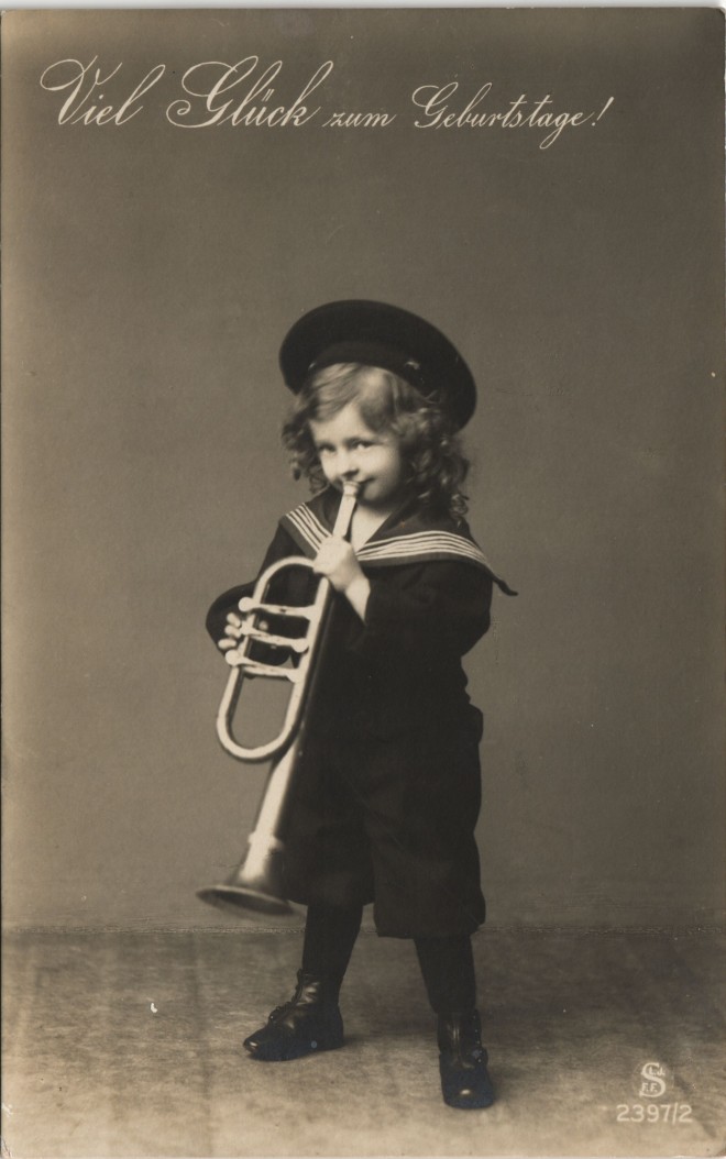 Glückwunsch/Grußkarten Geburtstag Mädchen spielt Trompete 1908 Nr