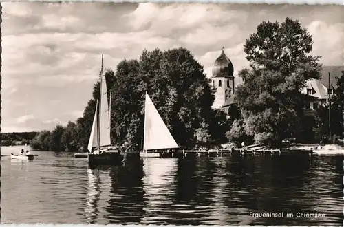 Ansichtskarte Chiemsee Fraueninsel - Segelboote im Vordergrund 1957