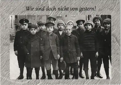 Ansichtskarte  Nostalgica Foto Kinder "Wir sind noch nicht von gestern!" 2000