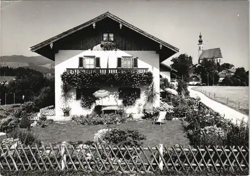 Foto AK Anger (Berchtesgadener Land)- Haus und Kirche 1966