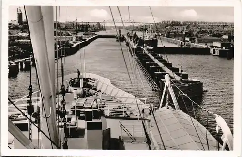 Ansichtskarte Holtenau-Kiel Holtenå Kanaleinfahrt vom Schiff 1955