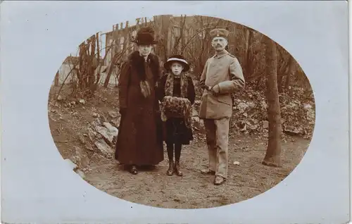 Foto  Fotokunst ca. 1. WK, Soldat mit Frau u. Kind 1915 Privatfoto