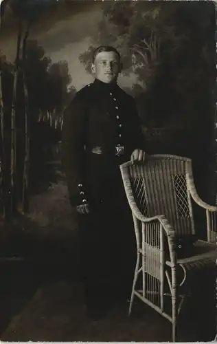 Militär Soldatenleben Soldat im Atelier, Soldier Photo War I. 1915 Privatfoto