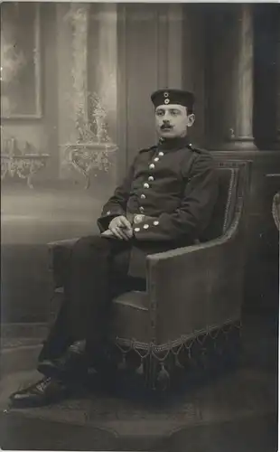 Ansichtskarte  Foto Soldat von Ainsi, Photogr. Atelier, Rüsselsheim 1915