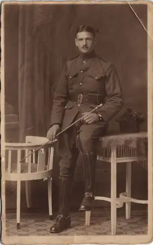 Militär & Soldatenleben Soldat possiert, Atelier-Foto 1. WK 1915 Privatfoto