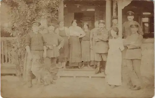 Militär & Soldatenleben Privataufnahme mit Frauen 1915 Privatfoto