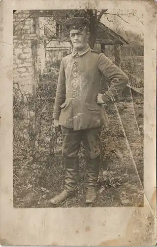 Militär & Soldatenleben Soldat in Pose mit Uniform 1. WK 1918 Privatfoto