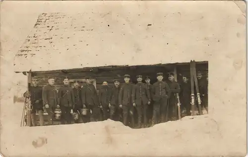 Soldatenleben Soldaten mit Skiern vor Hütte (1. Weltkrieg) 1915 Privatfoto