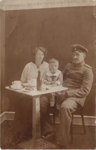 Foto  Militaria Foto 1. Weltkrieg Soldat mit Familie 1915 Privatfoto