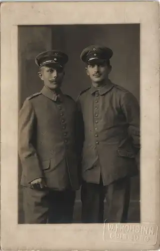 Ansichtskarte  Militär Foto 1. WK Soldaten (Atelier-Foto aus Duisburg) 1915