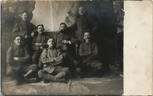 Foto-AK Militär im 1. WK Soldaten Gruppe Kriegsfoto 1914 Privatfoto