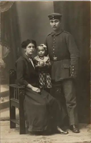 1. WK Kriegsfoto War Photo Soldat mit Frau u. Kind 1915 Privatfoto