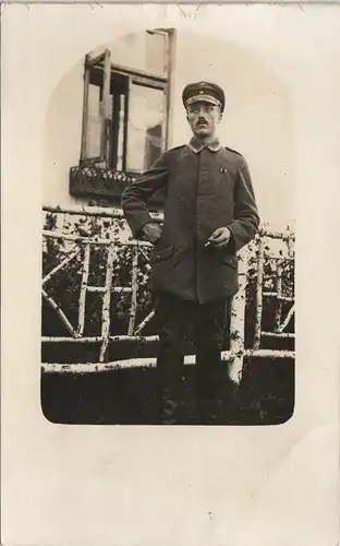 Foto  1. WK Kriegsfoto War Photo Soldat, rauchend 1915 Privatfoto
