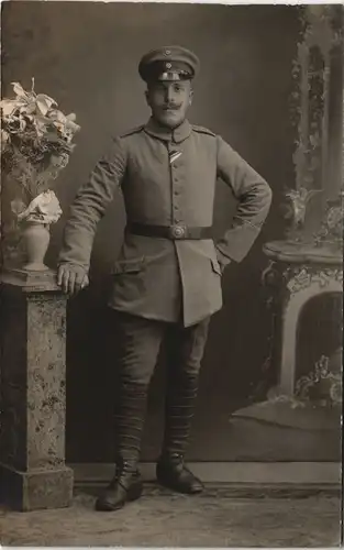 1. Weltkrieg Militär Atelierfoto eines Soldaten Soldier WWI 1915 Privatfoto