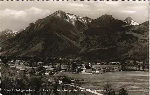 Staudach-Egerndach Ort Panorama mit Hochplatte, Geigelstein und Kampenwand 1960