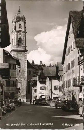 Mittenwald Dorfstrasse, div. Geschäfte & Autos u.a. VW Käfer Auto 1960