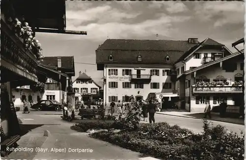 Ruhpolding Strassen Partie, Personen am Gasthaus Zur Post Dorf-Partie 1960