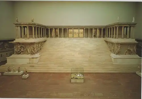 Berlin Pergamonmuseum "Streit um Helden in Marmor" Museumsansicht 1980