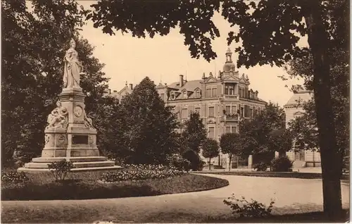 Ansichtskarte Frankenberg (Sachsen) Im Friedenspark - Straßenblick 1913