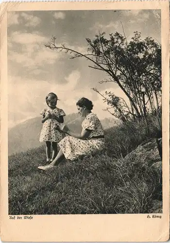 Ansichtskarte  Fotokunst König "Auf der Wiese" (Mutter & Kind) 1936