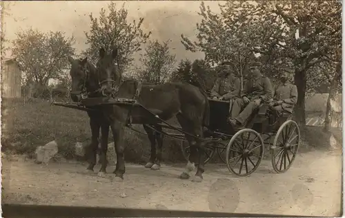 Foto  Miltaria WK1 Soldaten in Pferdekutsche 1914 Privatfoto