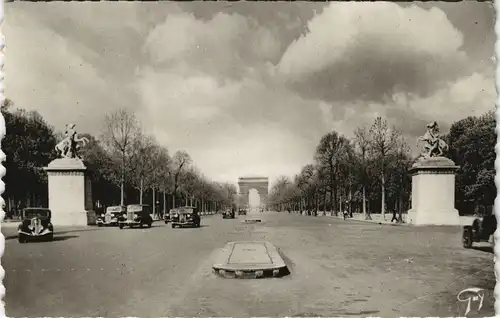 CPA Paris CHEVAUX DE MARLY Avenue des Champs-Elysées 1940