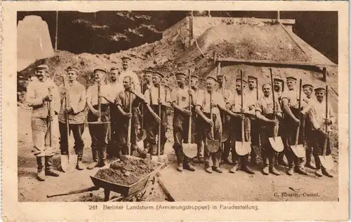 Militaria WK1 Berliner Landsturm (Armierungstruppen) in Paradestellung. 1915