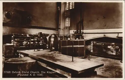 Postcard Oxford Christ Church, The Kitchen, Innenansicht 1930