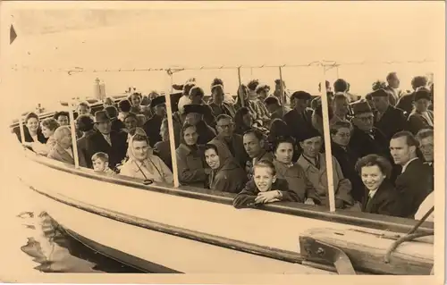 Foto  Personen auf einem Schiff Schiffsfoto Echtfoto 1950 Privatfoto