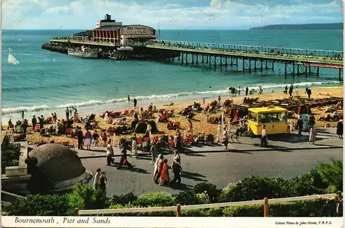 Postcard Bournemouth Pier and Sands, Strand belebt mit Seebrücke 1964
