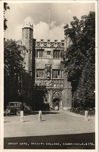 Postcard Cambridge GREAT GATE, TRINITY COLLEGE 1956