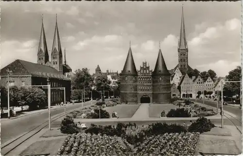 Ansichtskarte Lübeck Partie am Holstentor 1961