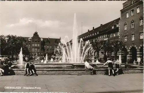 Oberhausen Friedensplatz mit Brunnen, Wasserkunst, Wasserspiele 1960