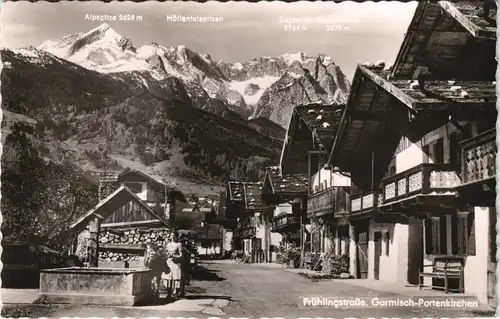 Garmisch-Partenkirchen Frühlingstrasse, Frau am Brunnen, Berg Panorama 1960