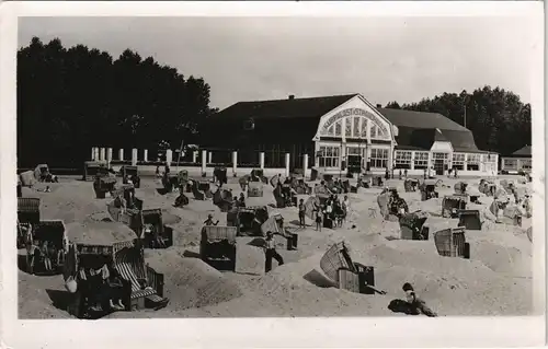 Grömitz (Holstein) Strand Szene Strandhalle Echtfoto-Ansicht 1950