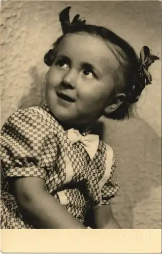 Menschen/Soziales Leben - lachendes Kleinkind, Fotografie 1950 Privatfoto