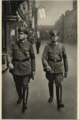 Ansichtskarte  Deutsche Offiziere, Straßenpartie 1939