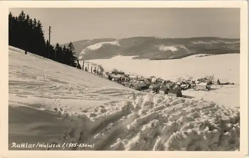 Ansichtskarte Rattlar-Willingen (Upland) Winter - Partie an der Stadt 1955