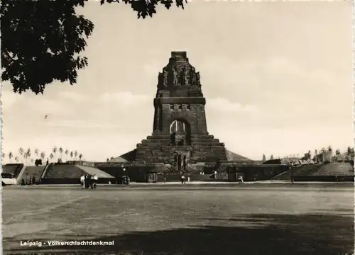 Ansichtskarte Leipzig Völkerschlachtdenkmal, Vorplatz 1969