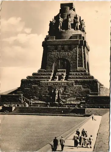 Ansichtskarte Leipzig Völkerschlachtdenkmal - Besucher 1958