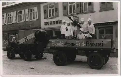Karneval / Fastnacht / Fasching Umzug Atomkrieg Feld-Bäckerei 1975 Foto