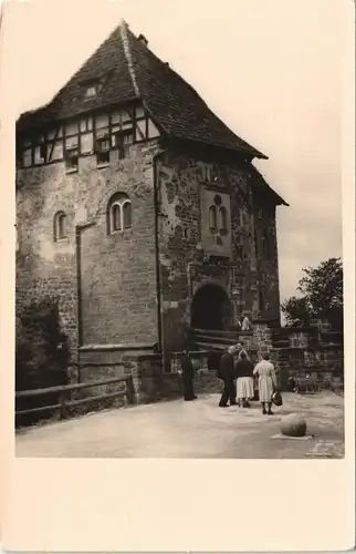 Ansichtskarte Eisenach Privatfoto am Eingang der Wartburg 1956