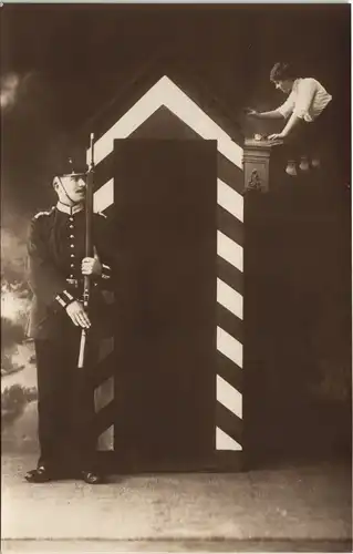 Ansichtskarte  Abschied Frau und Soldat - Fotokunst Atelierfoto 1916