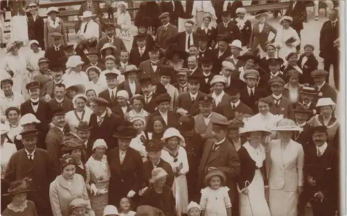 Ansichtskarte Westerland-Sylt Terrassen der Strandhallen - belebt 1912