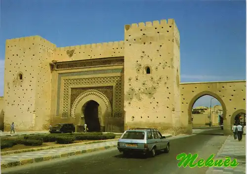 Meknès ‏مكناس‎ BAB EL KHEMIS Bauwerk & Mercedes Kombi Auto 1980