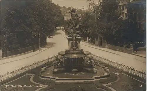 St. Gallen San Gallo / Sogn Gagl / St-Gall Strassen Partie am Broderbrunnen Echtfoto-AK 1920