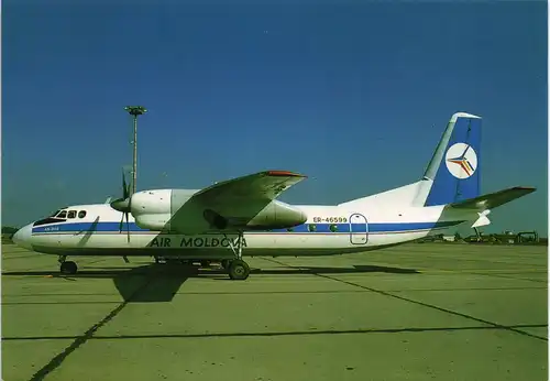 Ansichtskarte  AIR MOLDOVA Antonov 24B Propeller-Flugzeug 1990